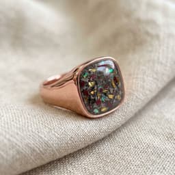 Signet Ring mit Asche