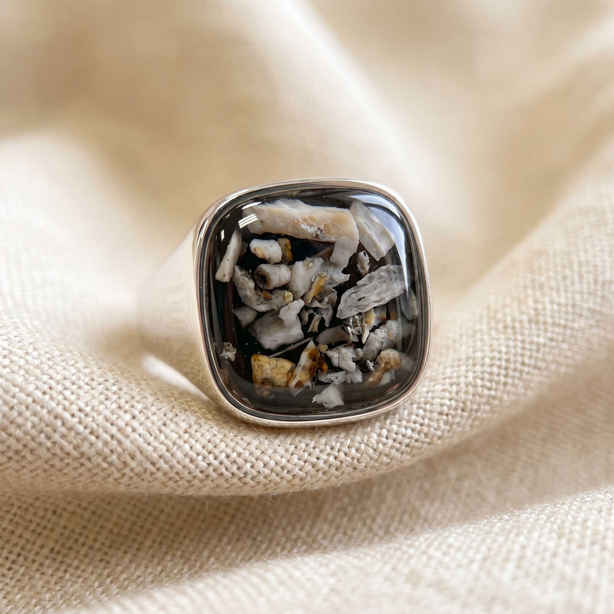 Signet Ring avec Cendres