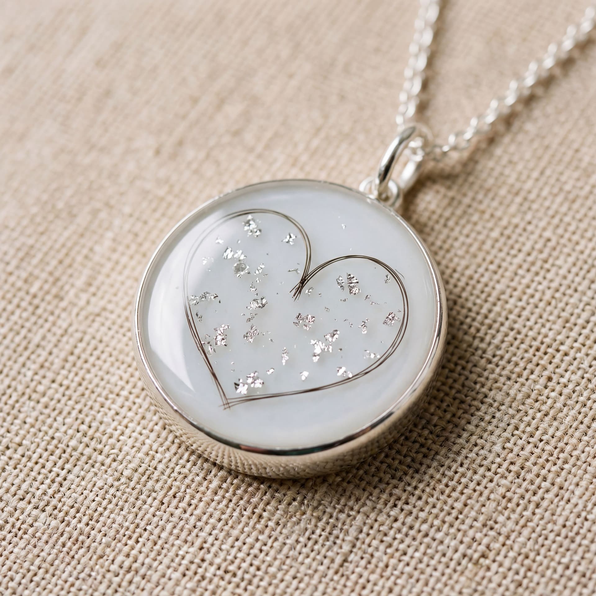 Circle of Life Pendant with Hair, Heart Shape (18 mm) - close-up detail view