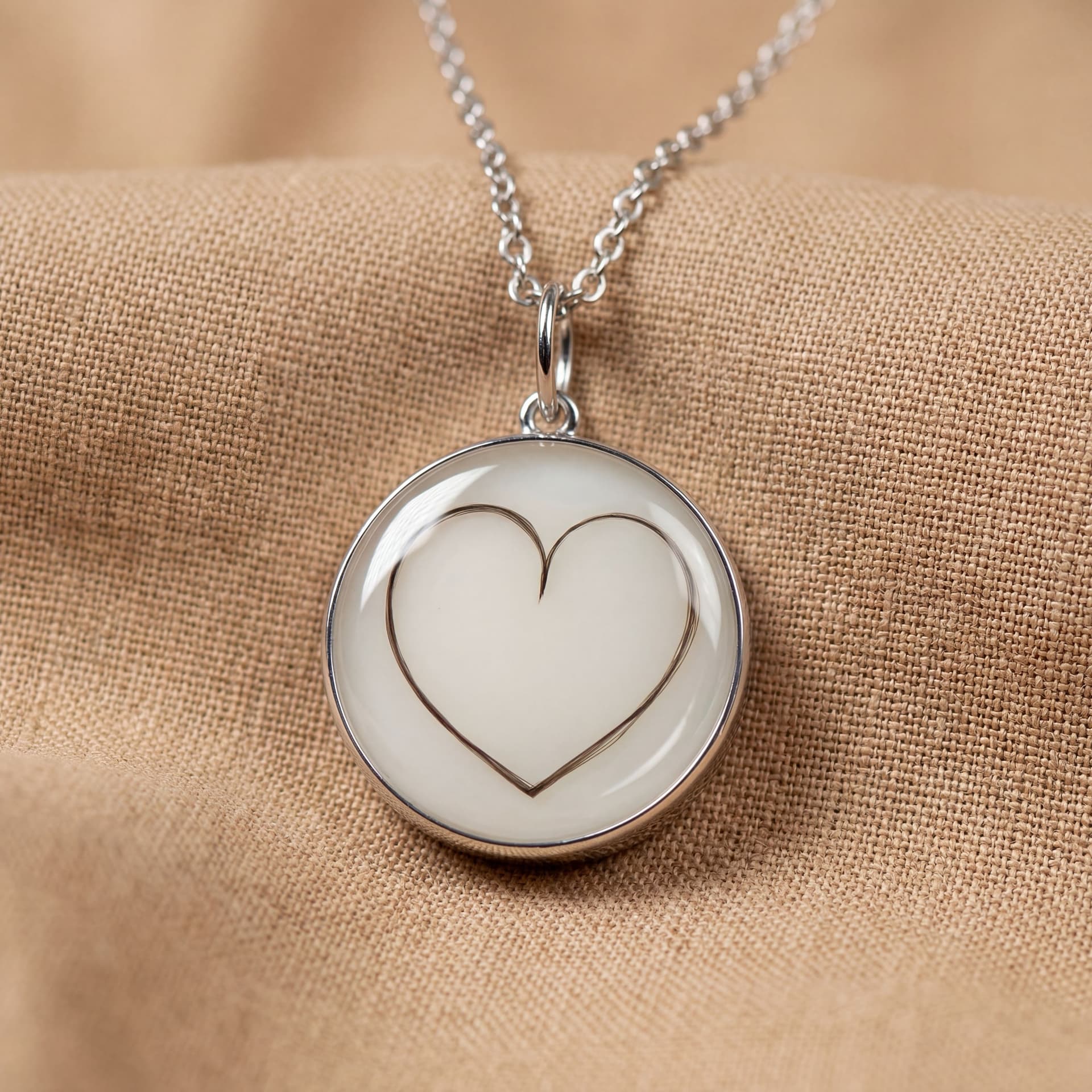 Circle of Life Pendant with Hair, Heart Shape (18 mm) - close-up detail view, second angle
