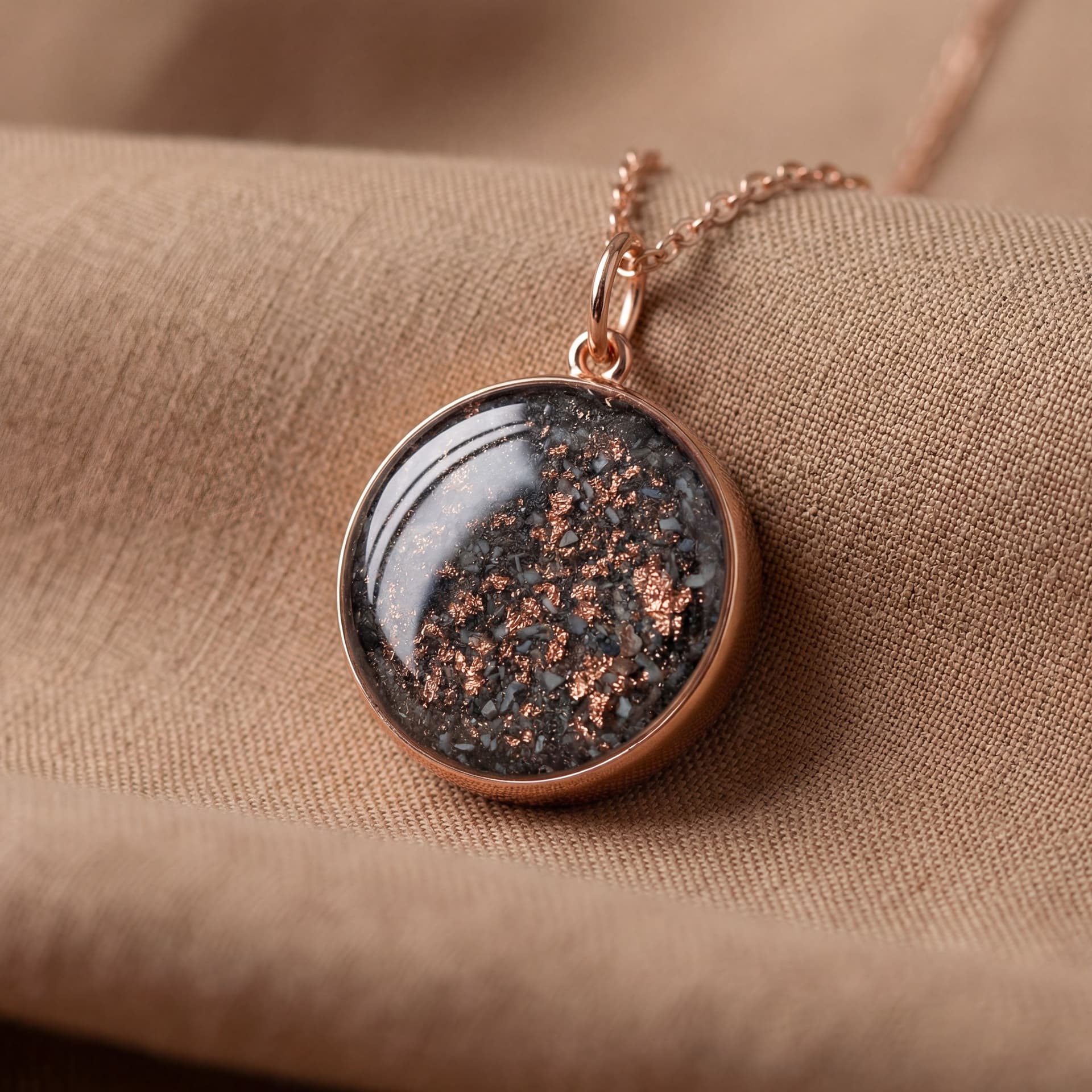 Circle of Life Pendant with Ashes (18 mm) - close-up detail view, second angle