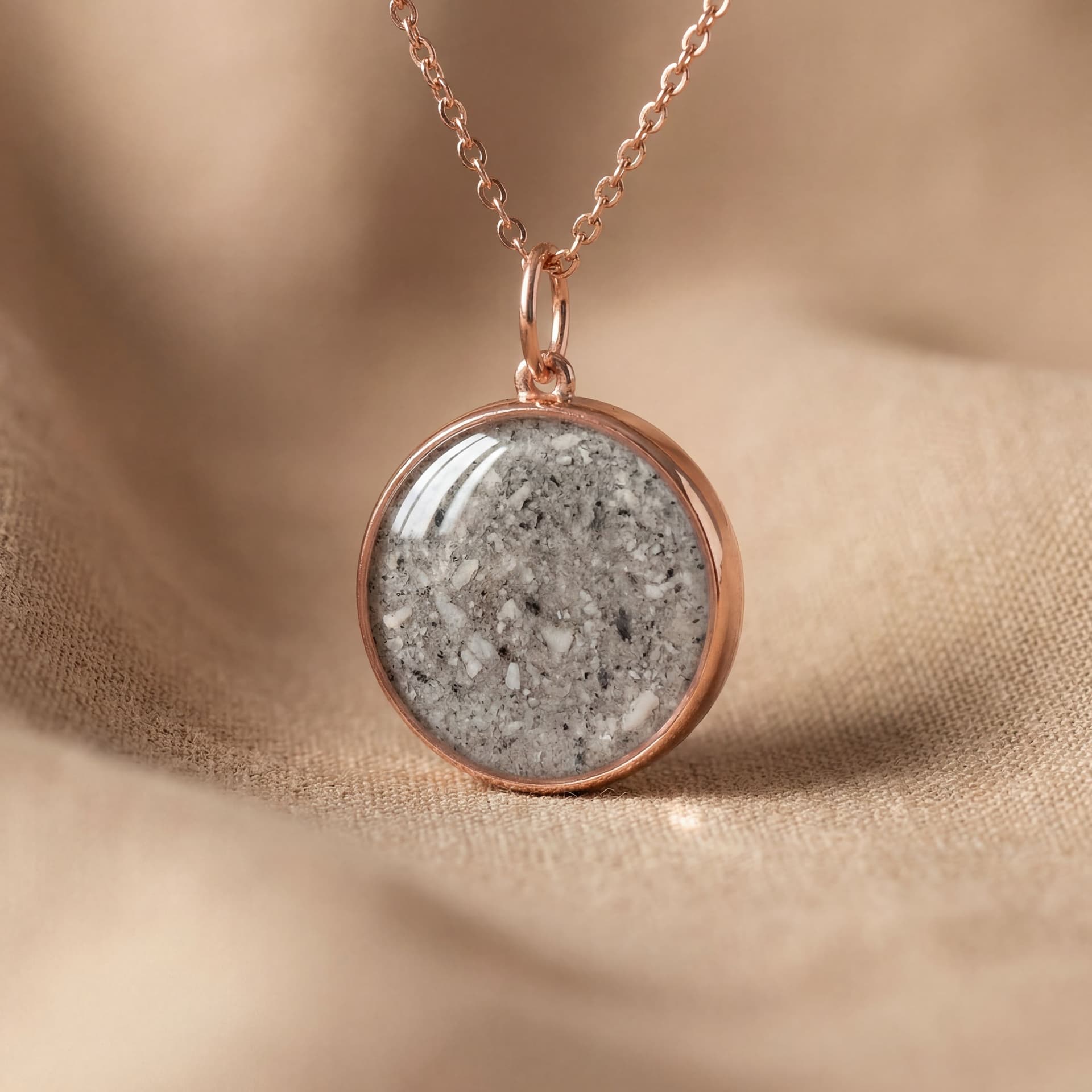 Circle of Life Pendant with Ashes (18 mm) - close-up detail view, third angle