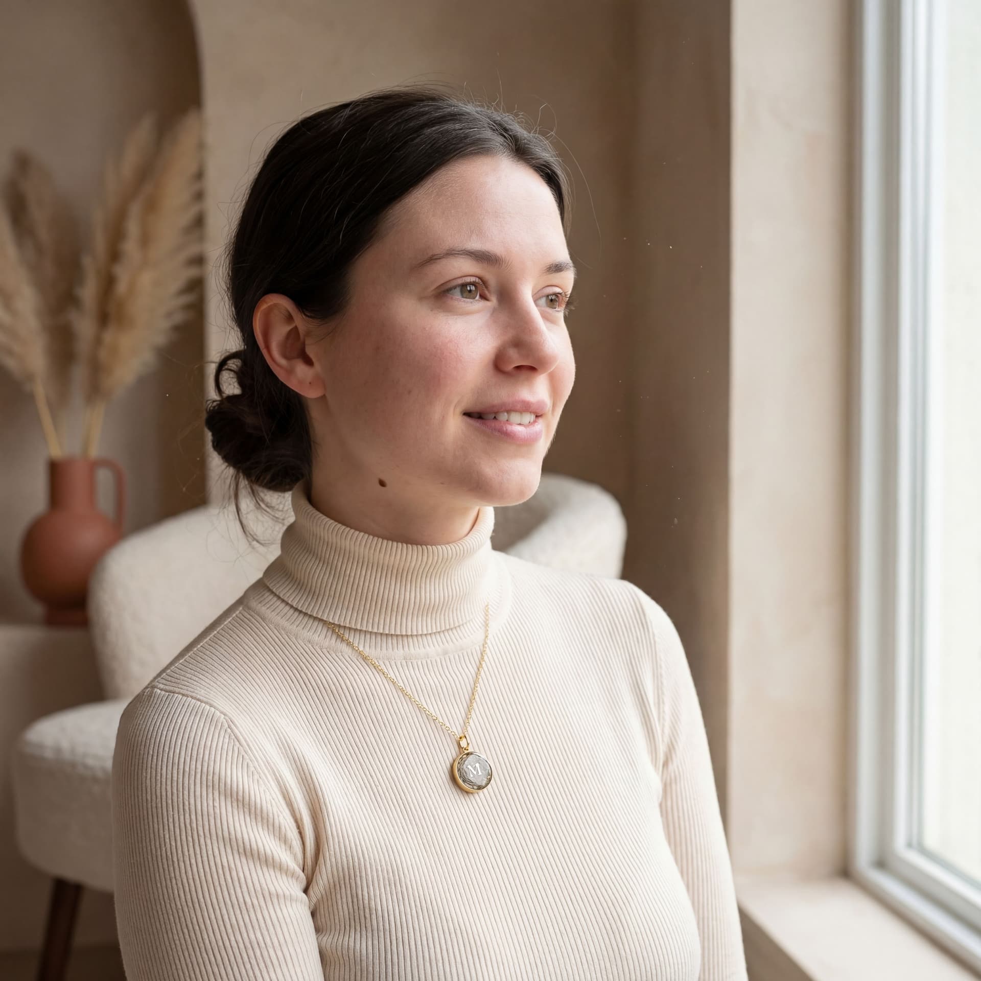 Circle of Life Pendant with Ashes (18 mm) - worn by a model